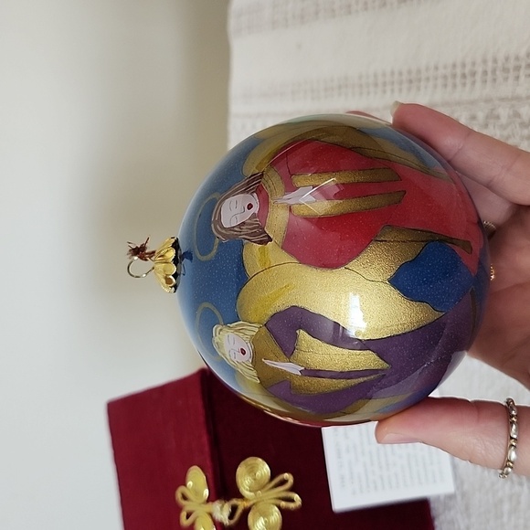 Hand Painted Christmas Ornament of Praying Angels, Big Ball Ornament. - Picture 4 of 6